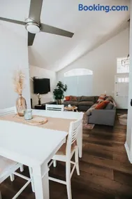 The lakes Family home - Image 2