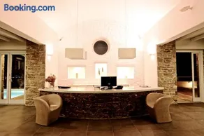 Rizes Hotel - Image 2