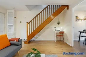 Premium Hideaway 2Bed Home with Garden Free Parking - Image 5