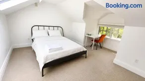 Westside Queen Bed Rooms near UBC Jericho Beach - Image 4
