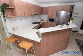Cozy 3BR Retreat, Ensuite, Wi-Fi - Image 3