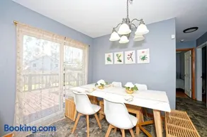 Five-bedroom home - Image 3