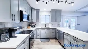 Modern Home Easy to Downtown-Scenic Trail - Image 2