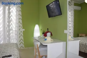 Lido Rosa Rooms - Image 3