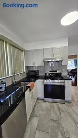 The Heart of Hicksville House - Image 3