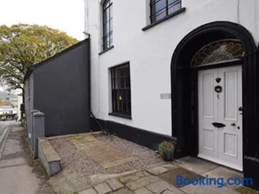 Burton House Apartment - Image 2