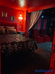 Nature, évasion, jacuzzi, grande piscine et cinéma - Image 3