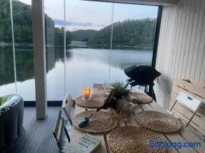 Lakeside Cottage by Bystrzyckie Lake & Dam - Image 1