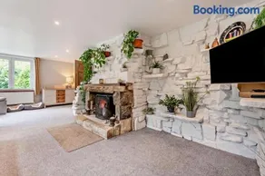 3 Bed in Timsbury oc-h29584 - Image 2