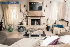 Victor's Traditional House - Image 2