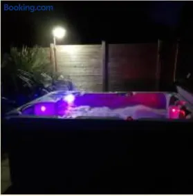 Nuit etoile et jacuzzi prive - Image 2