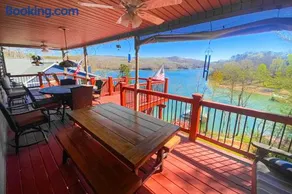 Lakefront Retreat Sleeps 16 Dock Boat Slips Grill - Image 1