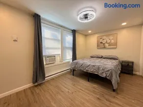 Modern Downtown Newton House Unit - Image 3