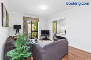 Executive Apt - 2BR 1BA w Parking - Image 3