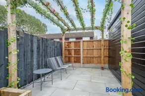 16 Waterloo Close, Newmarket - Image 5