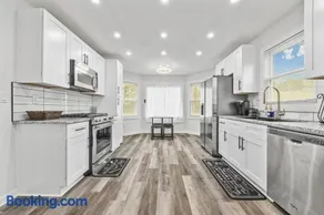 Cozy 3 BR house with Wi-Fi near Tribble Mill Park - Image 3