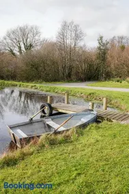 'Cosy Gem' Cabin Woodland Retreat Randalstown NI - Image 4