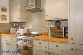 Shipside - spacious, stylish patio garden flat - Image 3