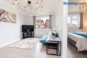 Lovely flat with Wi-Fi and free parking - Image 5