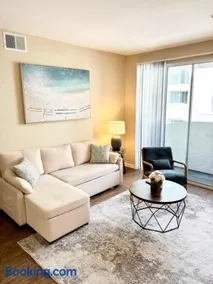 Spacious 2B 2B Apartment in Marina Del Rey with Pool - Image 2