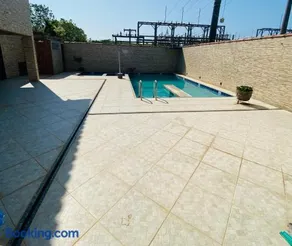 Casa com piscina e churrasqueira - Image 2