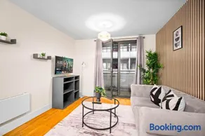 Stylish City Centre Apartment - Balcony & Secure Parking - China Town 29Arc - Image 5