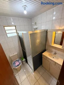 Casa completa próxima ao centro - Image 4