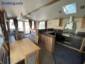 8 Berth caravan Skegness Golden Palm resort - Image 5