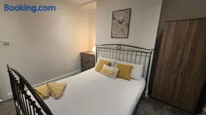 Derwent Apartment - Three Bedrooms - Sleeps 6 - Image 4