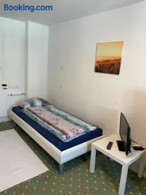 Neptun 5 - Zimmer mit Kochgelegenheit im Zentrum - Image 1