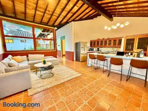 Elegant Colonial Walkable Casa - Image 5