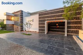 StayVista's Villa Cobblestone - 3BHK with Bar & Private Pool - Image 1