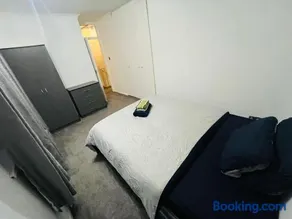 4 Bed room house near NTU Clifton campus - Image 2