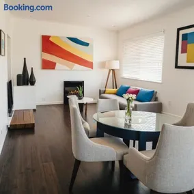 Modern Venice Beach Stay - Walk to Marina & Boardwalk - Image 5