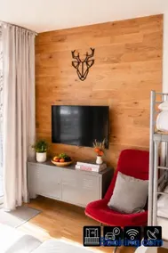 ENJOYHARRACHOV - Atraktivní slunné studio Čertovka v centru s balkonem, garážovým parkováním, Wifi-WLAN, Ipad, SAT, herní konzolí, Netflix zdarma a nejkrásnějším výhledem na Čertovu horu s areálem skokanských můstků a sjezdovku jen 150m od lanovky - Image 5