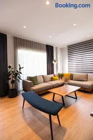 AEGLI Central Luxury Apartment - Image 1
