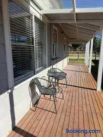 Front Country getaway in the centre of town, front - Image 1