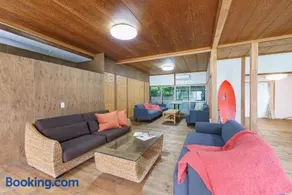 5 minutes to the coast Surfing & BBQ 2 bedrooms Max 17 people - Image 1