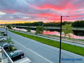 Large En-Suite with Stunning River Views in Lancaster - Image 2