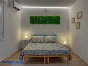Il Giardino dei Portici - Piano Terra in Centro Storico - Central Ground Floor Stay - Free Public Parking - Air Conditioning - WiFi - Image 1