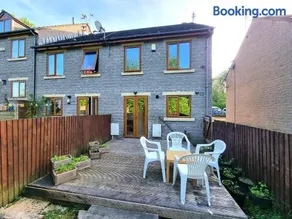 3 Bedroom Spacious Modern Comfortable Home in Rochdale, Work, Relax, Explore Manchester, Oldham, Bury - Image 4