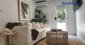 SALTY PALMS Seaside Studio - Image 4