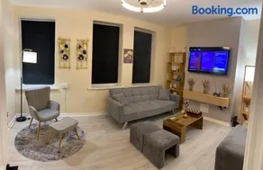 Prestige 3 bedroom flat in Cardiff - Image 3
