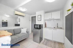 Tingeera Beachfront Apartments - Image 2