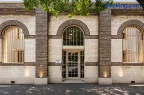 Stylish Loft Style 2BR Near CBD SCG Sydney - Image 4