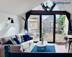 Summerland Summerhouse - Uniquely private, central and stunning - Image 1