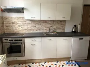 Apartmán s terasou a zahradou na cyklostezce - Image 4