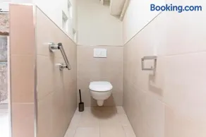 An Entire Spacious House near to the City Centre - Image 2