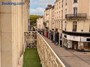 T2 Hypercentre Angers, Balcon, Fresques - Image 2