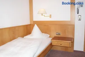 Chambre privée avec jardin et sauna | Vue jardin - Image 2
